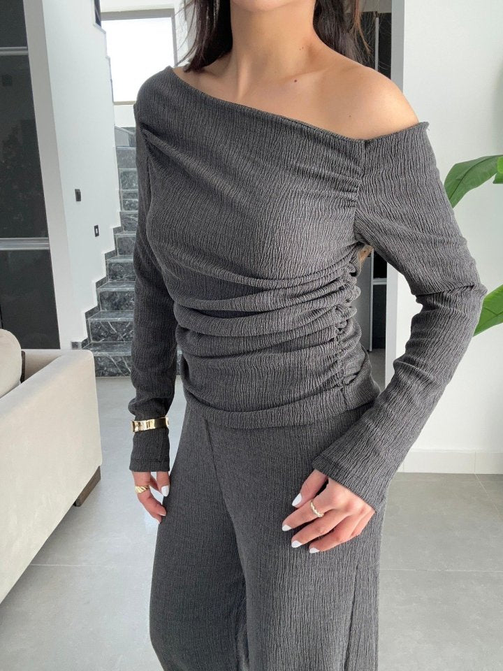 Kadın Kayık Yaka Yanı Büzgülü Omuz Dekolteli Bluz Vesalaş Ispanyol Paça Pantolon Ikili Takım