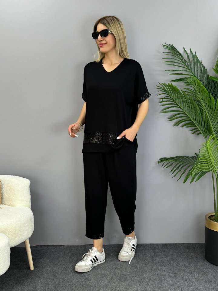 Kadın Kısa Kollu V Yakalı Pul Payetli Viskon Iki Iplik Bluz Ve Pantolon Ikili Takım