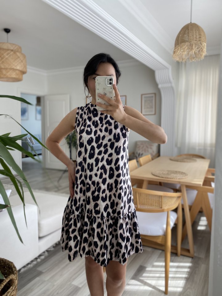 Kadın Kolsuz Sırttan Bağlamalı Fırfırlı Leopar Desenli Süprem Elbise