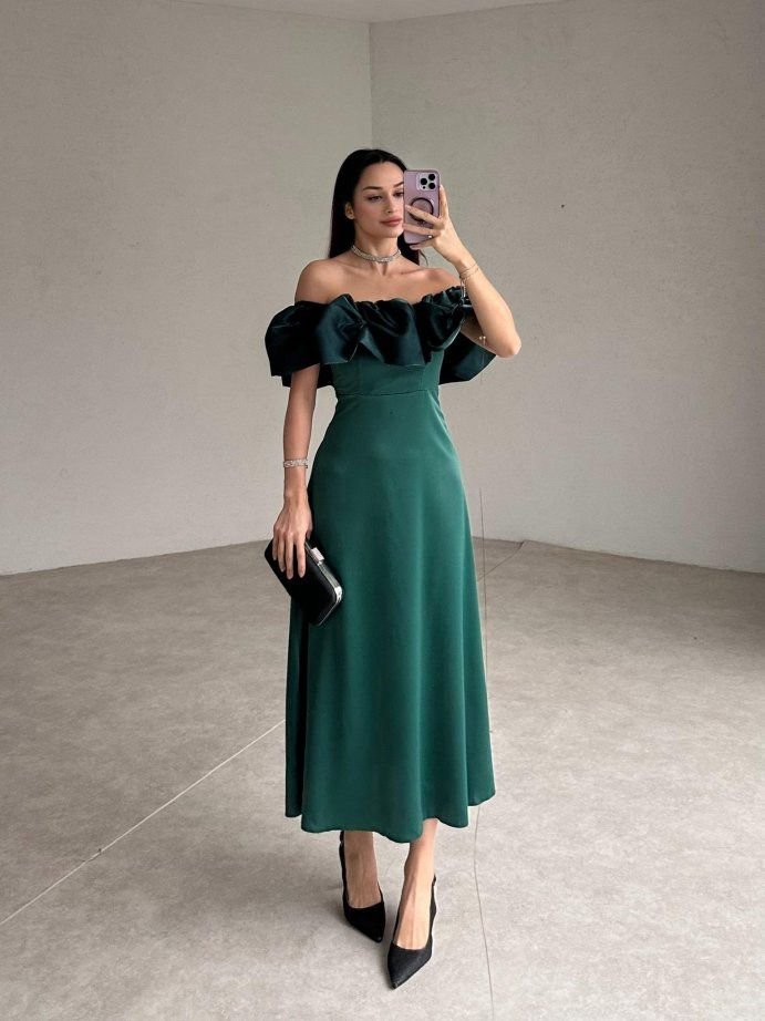Zümrüt Omuz Büzgülü Saten Elbise