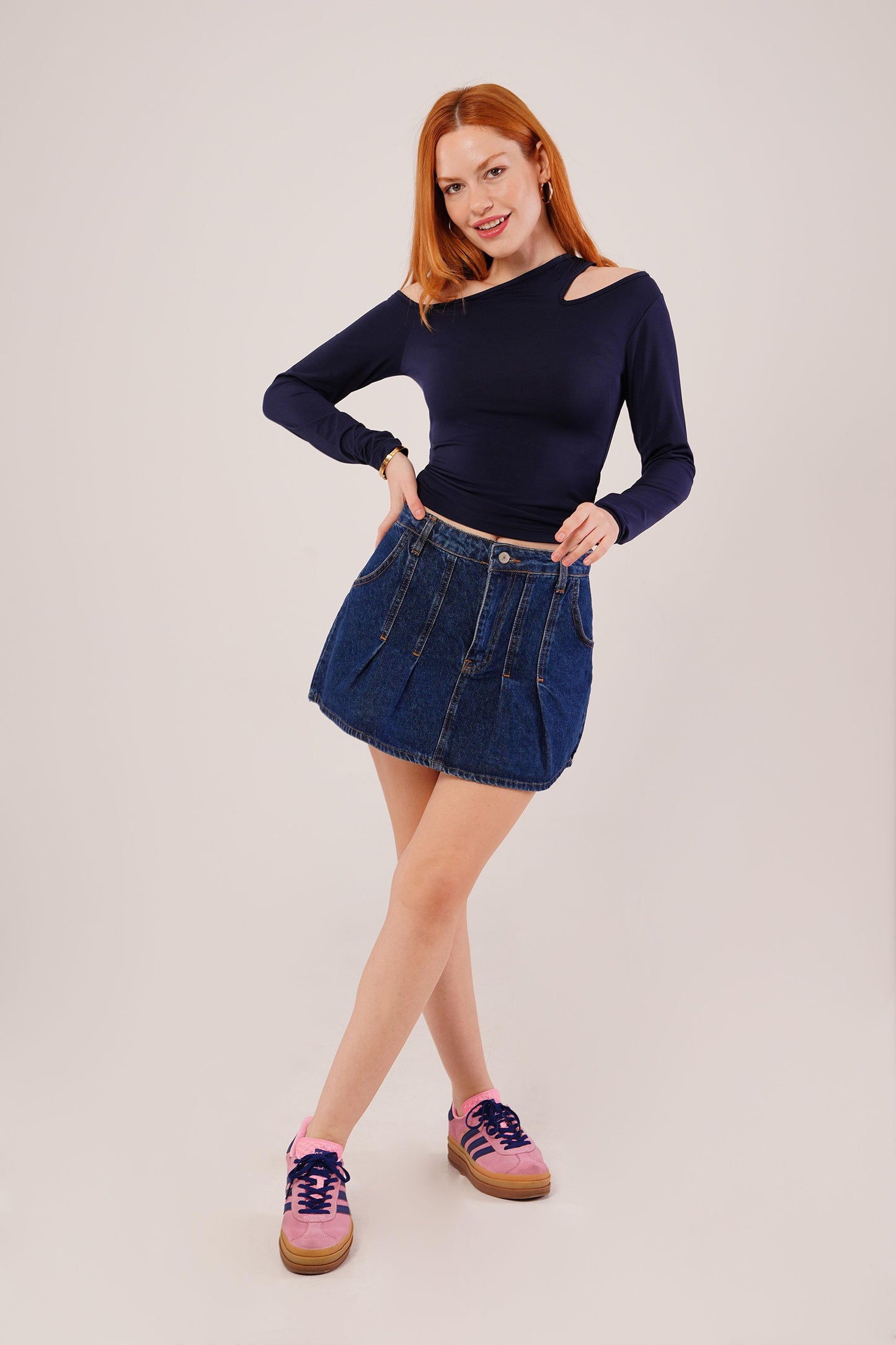 Omuz Dekolte Detaylı Lacivert Bluz