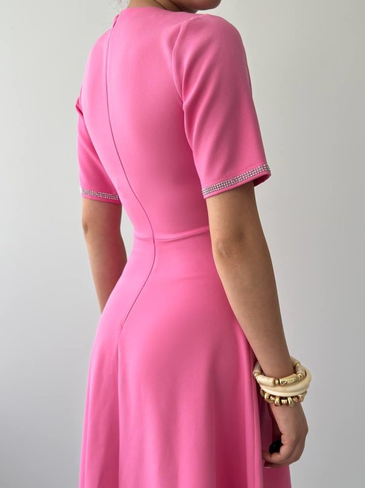 Wera Taşlı Fiyonk Detaylı Elbise