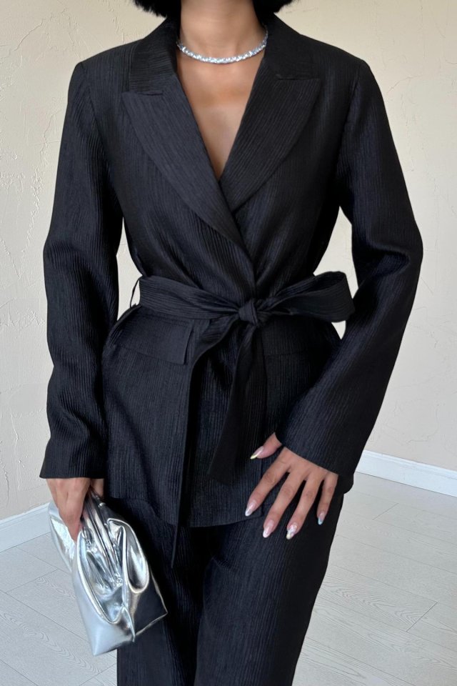 Siyah Beli Kuşaklı Ceket Ve Pantolon Parlak Takım