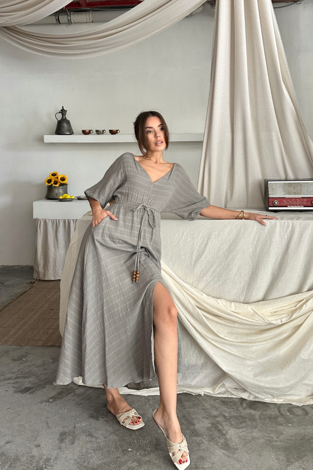 V YAKA BEL BONCUK BAĞLAMALI MÜSLİN ELBİSE YIRTMAÇ DETAYLI - Gri