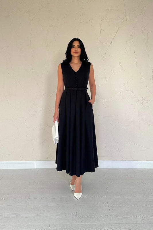 Siyah Önü Britli Pileli Elbise