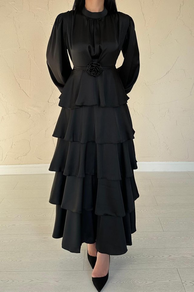 Siyah Saten Büzgülü Kat Kat Elbise
