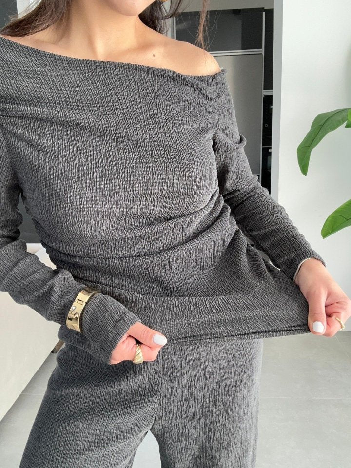 Kadın Kayık Yaka Yanı Büzgülü Omuz Dekolteli Bluz Vesalaş Ispanyol Paça Pantolon Ikili Takım