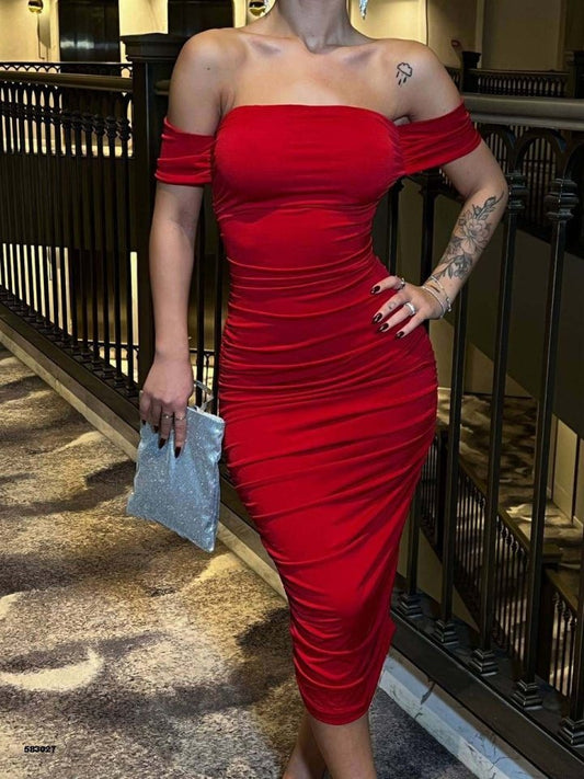 Kadın Madonna Yaka Sandy Kumaş Büzgü Detay Midi Boy Elbise