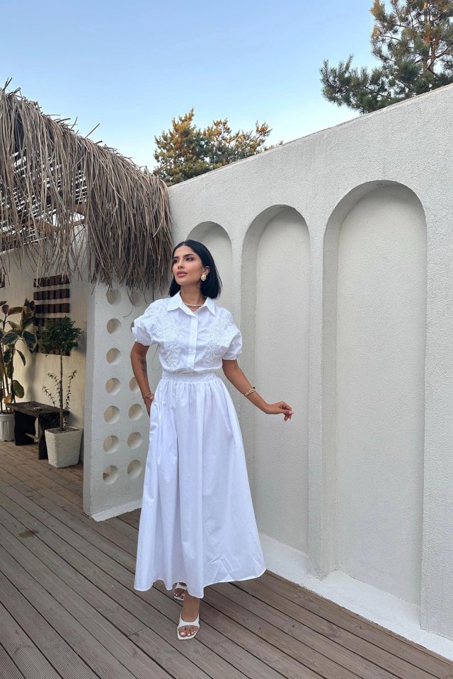 Beyaz Nakışlı İşlemeli Elbise