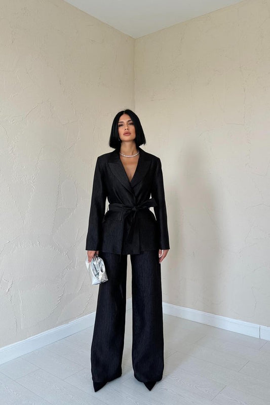 Siyah Beli Kuşaklı Ceket Ve Pantolon Parlak Takım