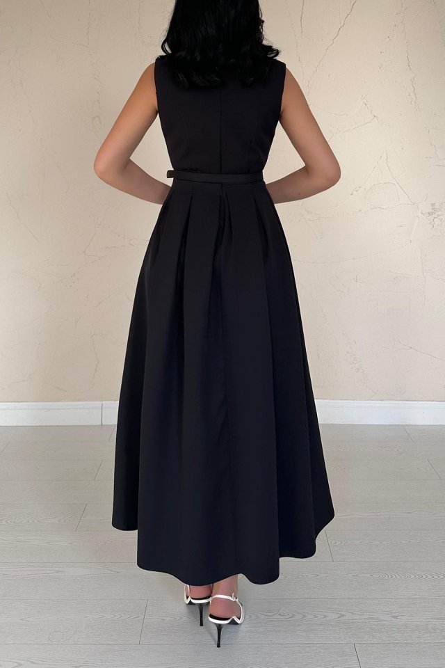 Siyah Önü Britli Pileli Elbise