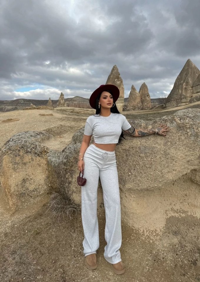 Kadın Kısa Kollu Bluz Ve Yüksek Bel Bol Baça Pantolon Ikili Takım